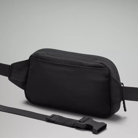 Lululemon Black Mini Belt Bag Crossbody Bag Sling Bag Nwt - Picture 4 of 8